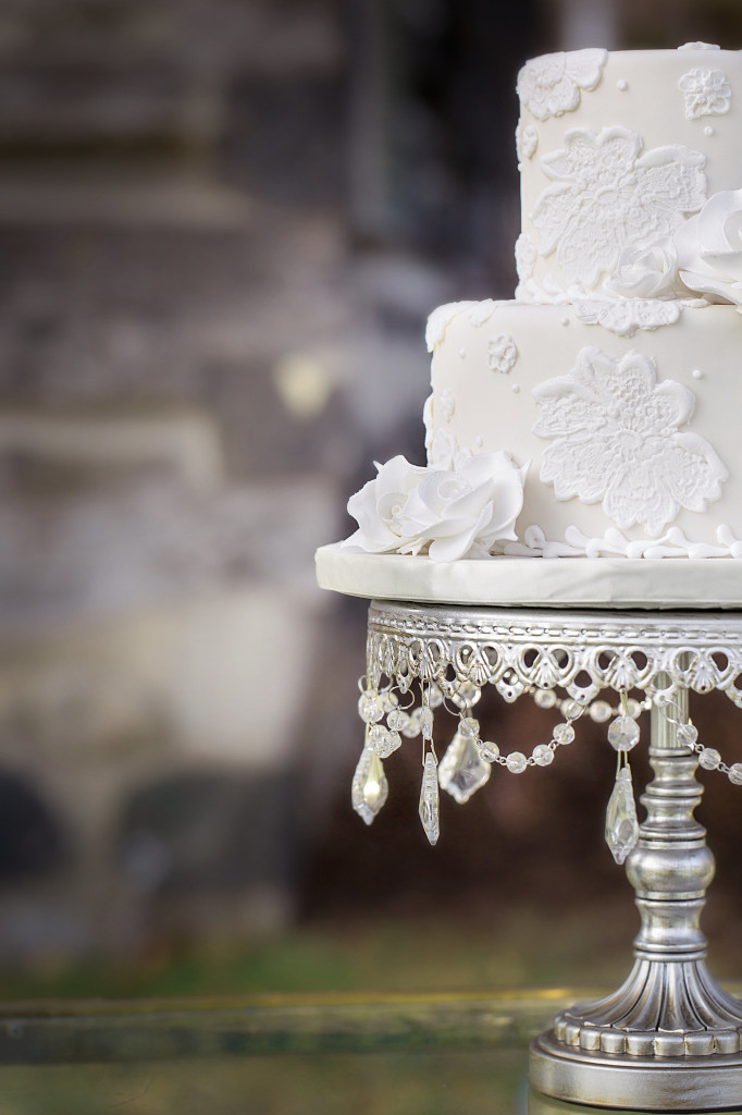 Classic White Wedding Cake | A Piece O Cake | The Day's Design