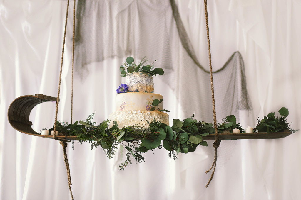 Winter Wedding Cake | Unique Cake Displays | The Day's Design