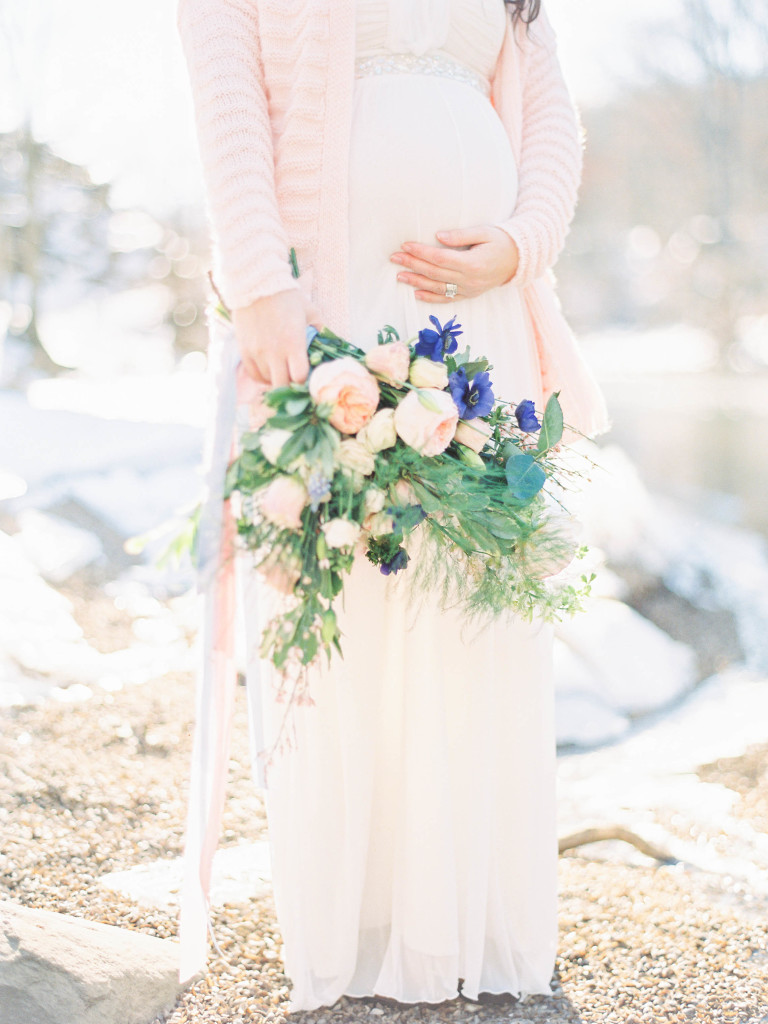 Winter Maternity Session | The Day's Design | Ashley Slater Photography