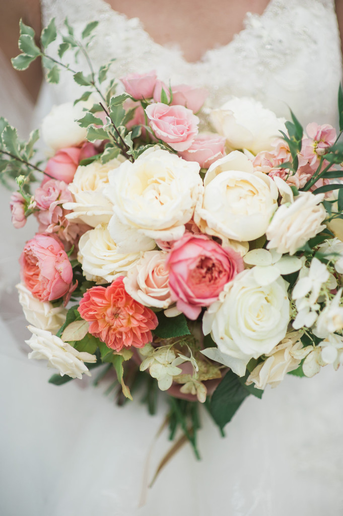 Ivory and Pink Garden Roses | The Day's Design | Kelly Sweet Photography