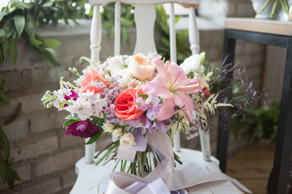 Garden Rose and Lily Bouquet | The Day's Design | Damsel Floral Co | The Day's Design | Hetler Photography