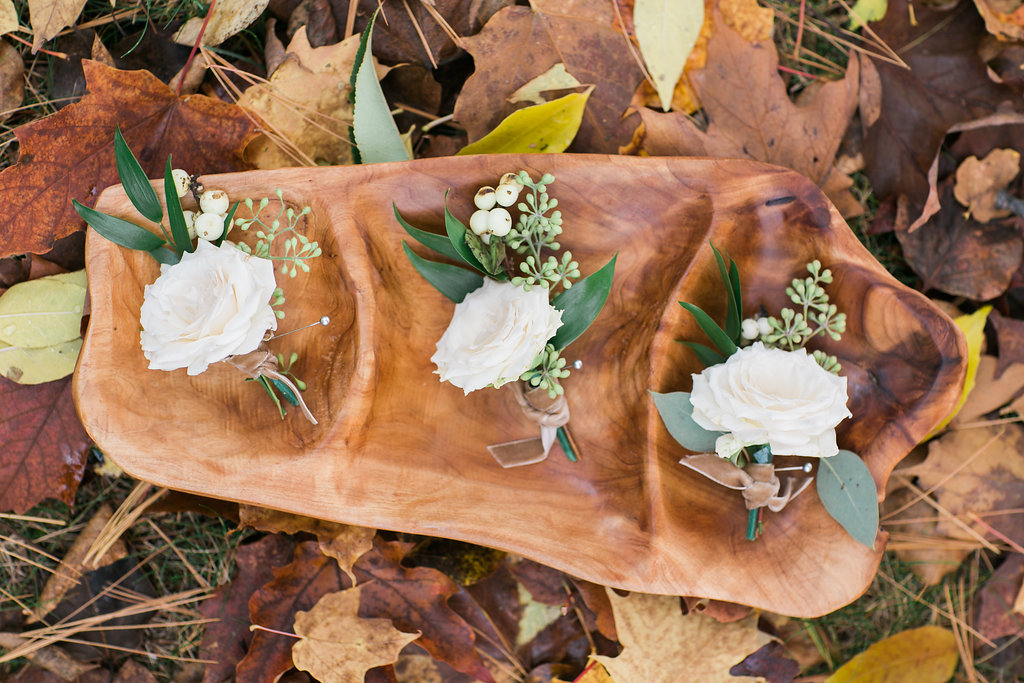 Boutonnieres | The Day's Design | Kelly Sweet Photography