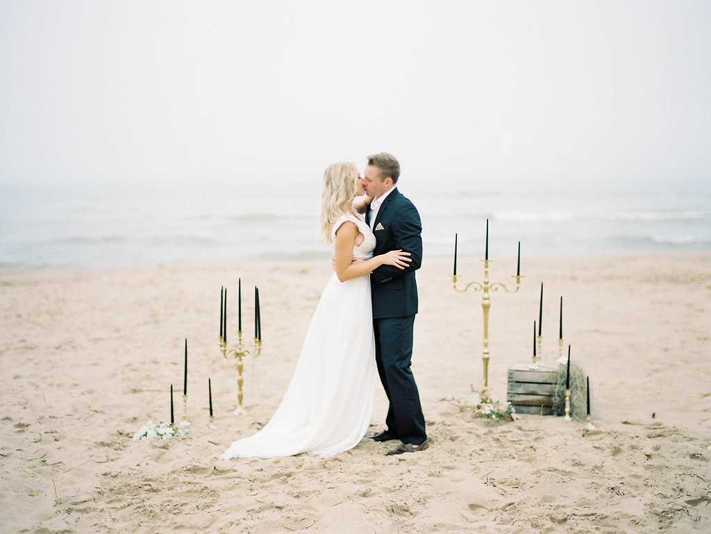 Beach Wedding Ceremony | The Day's Design | Ashley Slater Photography