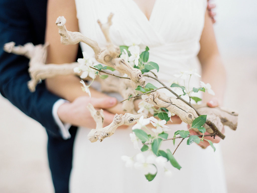 Driftwood & Wildflowers | The Day's Design | Ashley Slater Photography