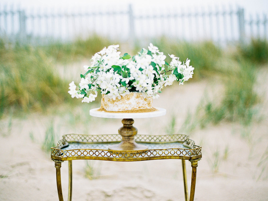 Beach Wedding Cake | The Day's Design | Ashley Slater Photography