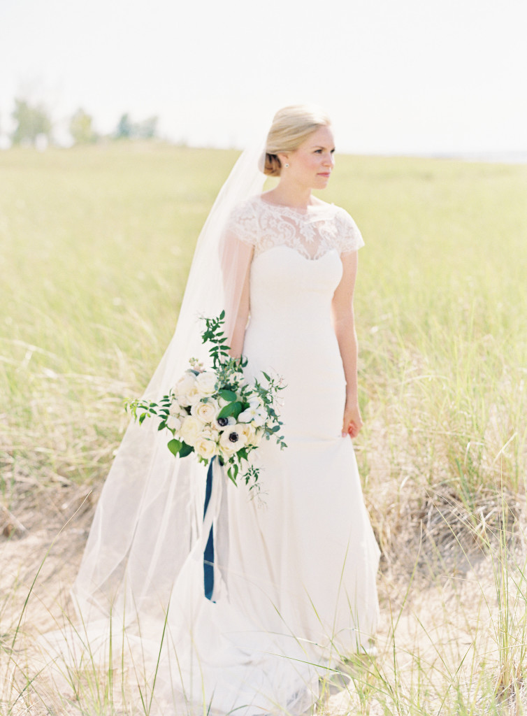 White Beach Bridal Bouquet | Michigan Wedding | The Day's Design | Clary Pfeiffer Photography