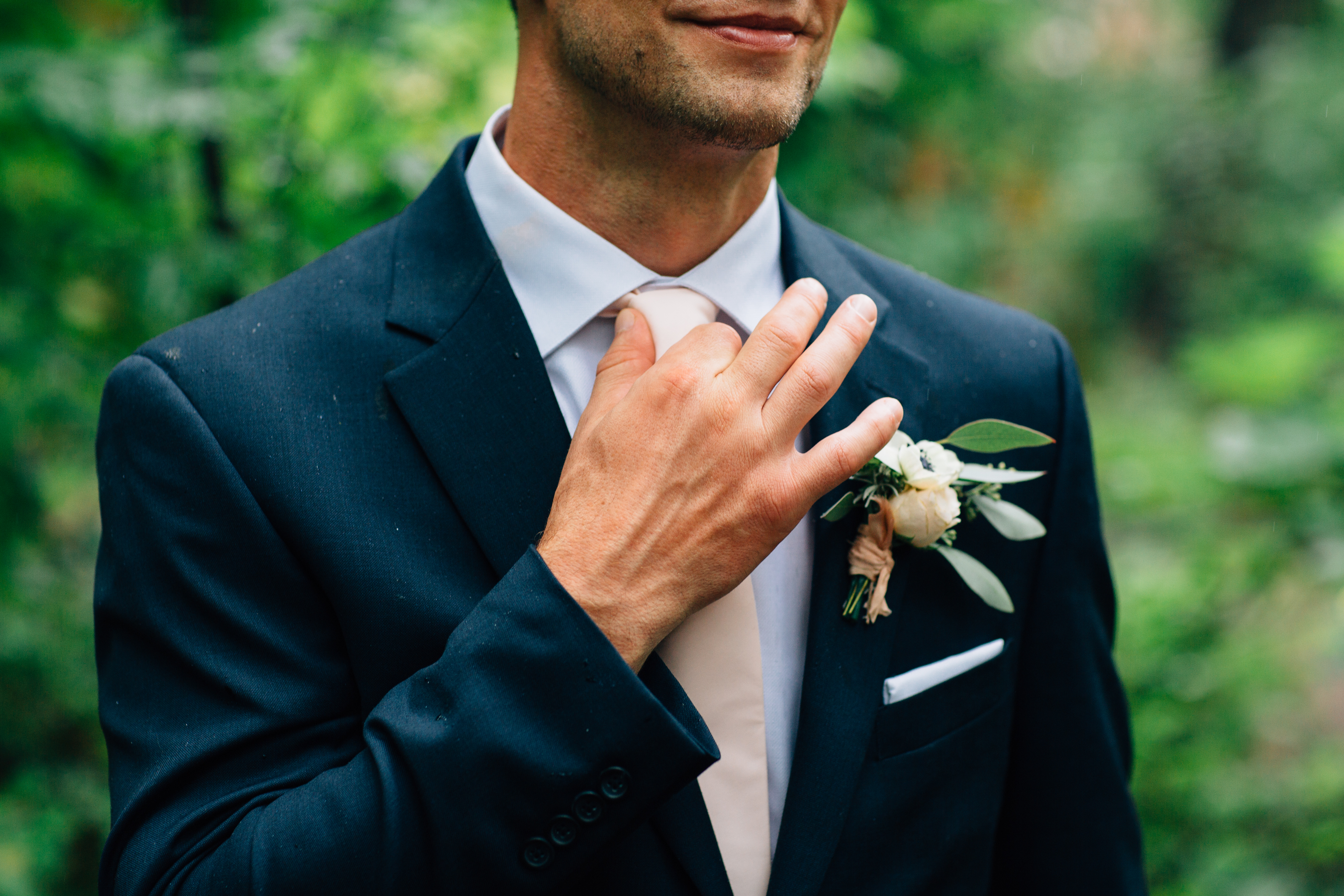 Navy Groomsmen Suit | The Day's Design | Jamie and Sarah Photography