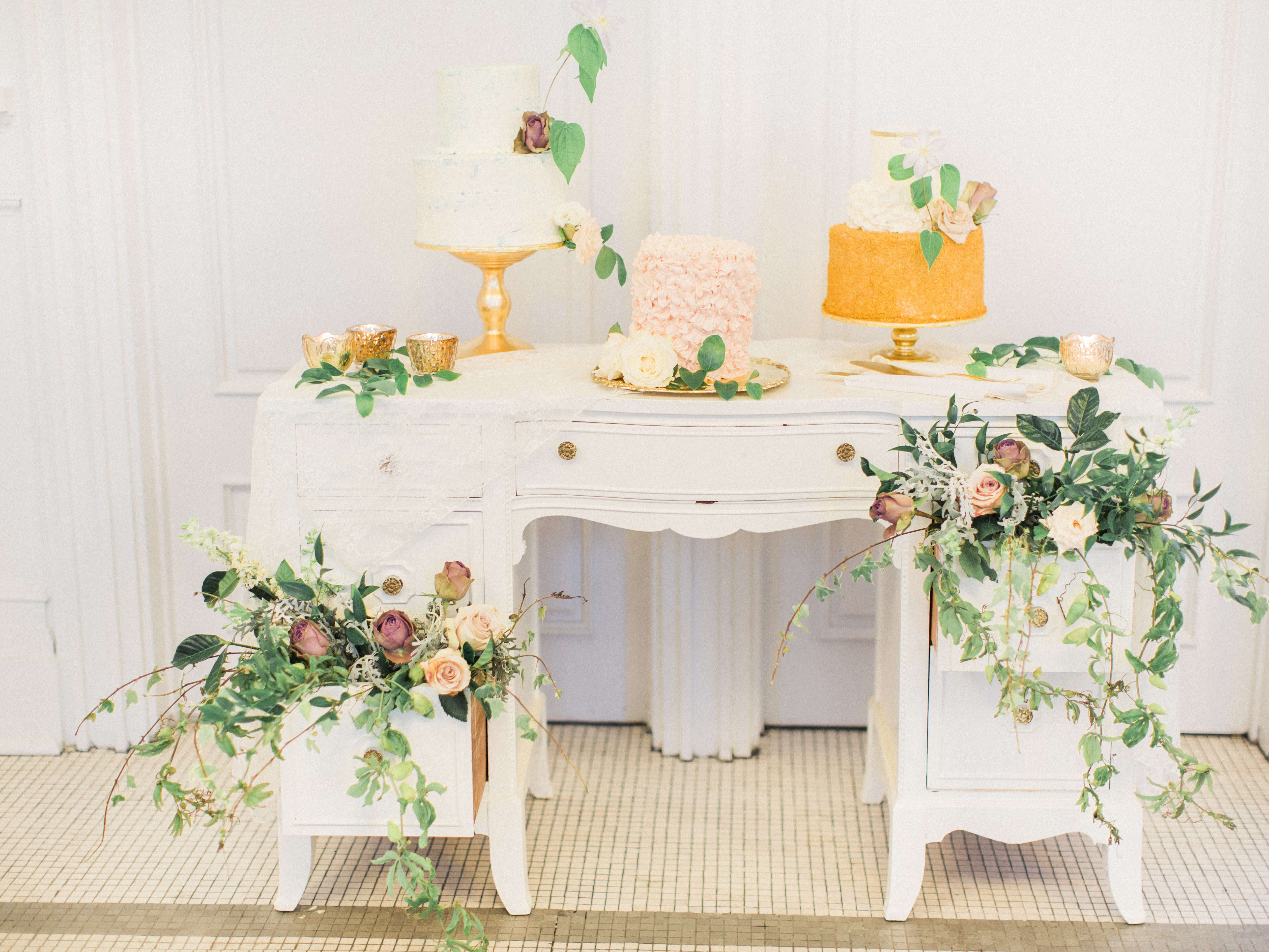 Gold Wedding Cake | The Day's Design | Samantha James Photography