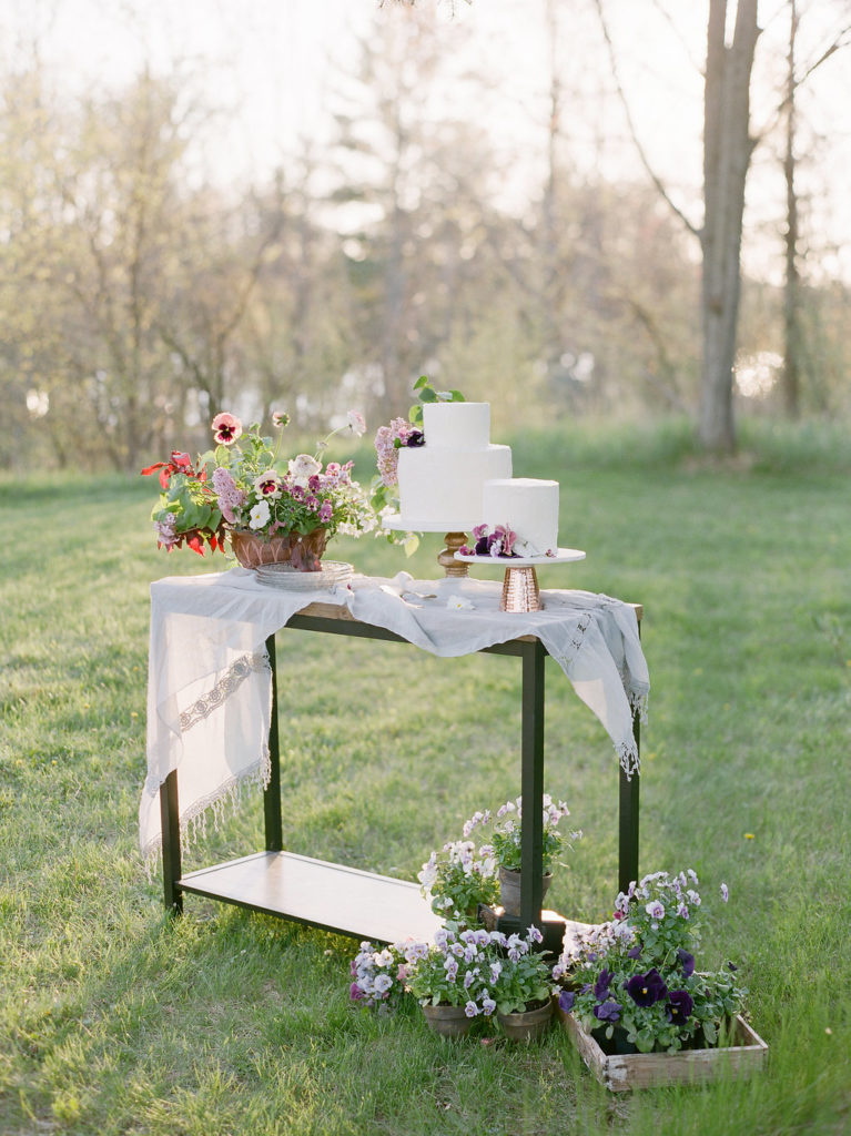 Simple Wedding Cake | The Day's Design | Kelly Sweet Photography
