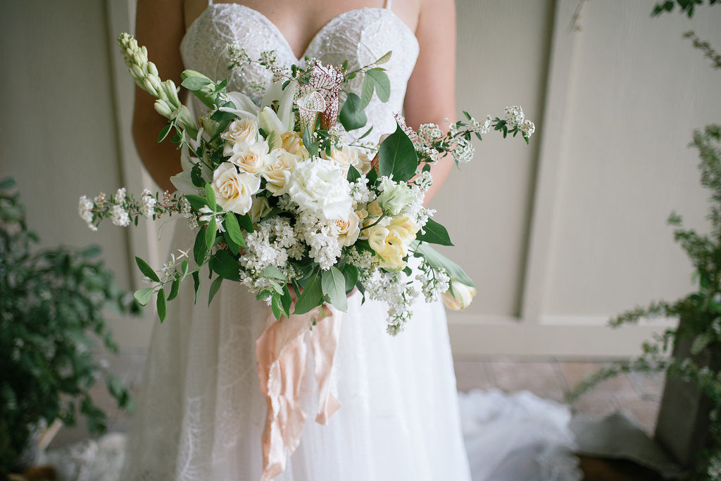 Spring Bridal Bouquet | Emilee Mae Photography | The Day's Design 