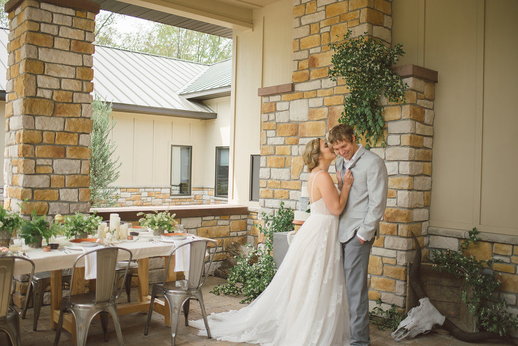 Terra Cotta Wedding Ideas | Emilee Mae Photography | The Day's Design