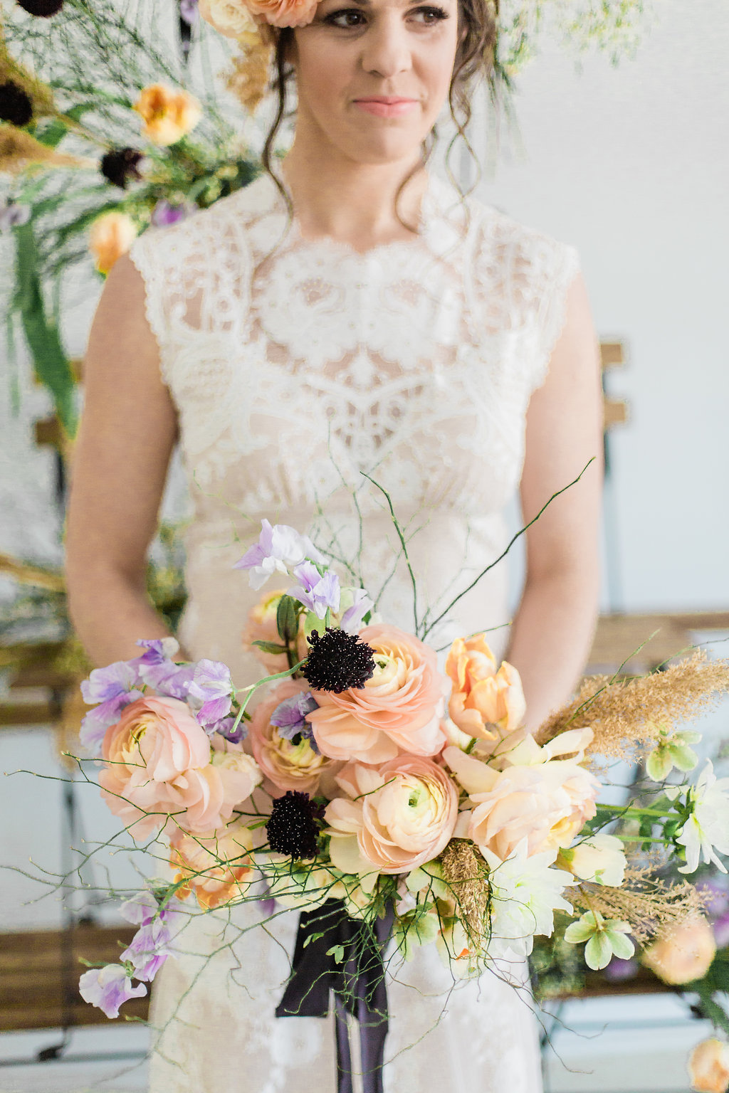 How to Carry a Bridal Bouquet | The Day's Design 